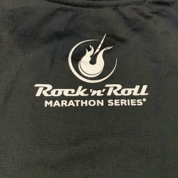 3/$20✨ Brooks Black Short Sleeve Tee Rock n Roll Series Marathon 2016 Nashville - Picture 6 of 8